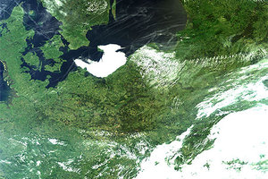 Ilustracja: Polska w ESA jeszcze w tym roku  <br />
fot. ESA 2004