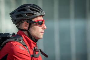 Ilustracja: Garmin Varia Vision - pełna koncentracja podczas jazdy na rowerze