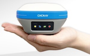 Ilustracja: CHC prezentuje i73 - kieszonkowy odbiornik IMU-RTK <br />
CHC i73