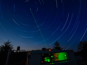 Ilustracja: Stacja Laserowa w Borówcu otrzyma nowy laser. Będzie nim badać śmieci kosmiczne