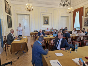 Ilustracja: Poznaliśmy nowe kierownictwo Komitetu Geodezji PAN <br />
Pierwsze posiedzenie Komitetu Geodezji Polskiej Akademii Nauk kadencji 2024-2028